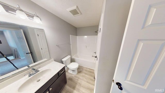 216 W Wilson Circle, Huntingburg, IN 47542