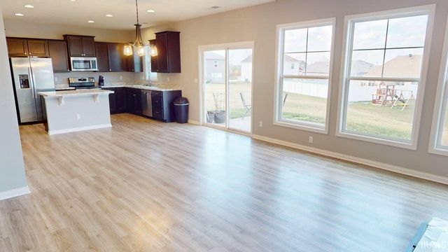 216 W Wilson Circle, Huntingburg, IN 47542