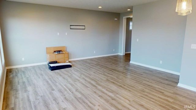 216 W Wilson Circle, Huntingburg, IN 47542