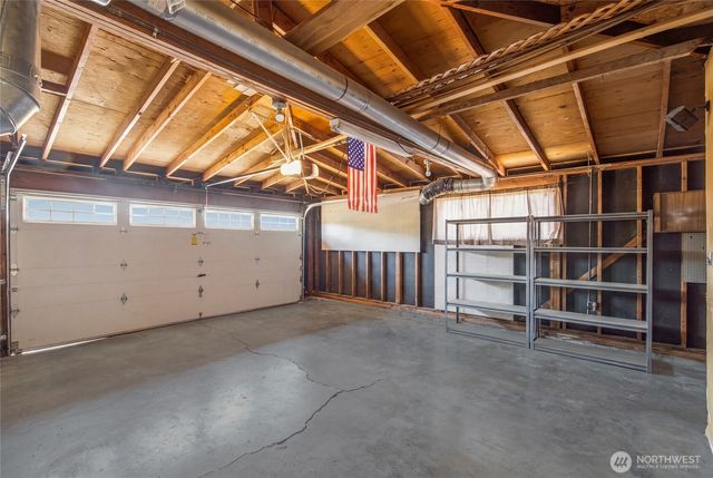 24325 16th Avenue S, Des Moines, WA 98198