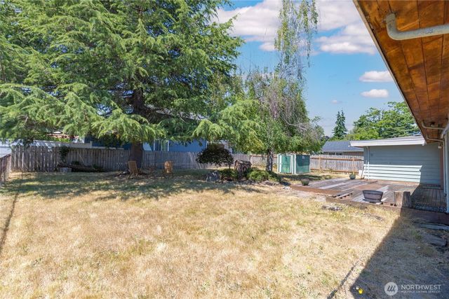 24325 16th Avenue S, Des Moines, WA 98198