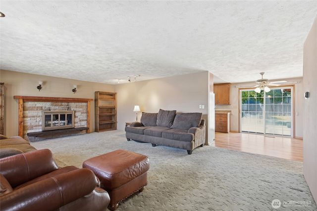 24325 16th Avenue S, Des Moines, WA 98198