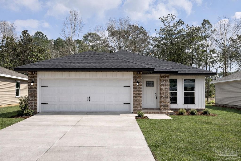 4002 Lancer St, Pace, FL 32571