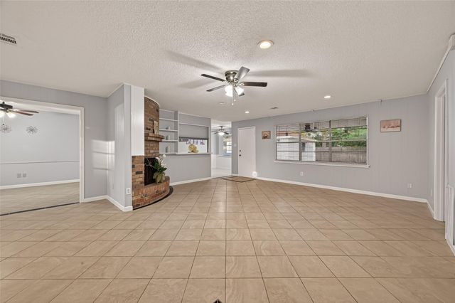 2107 Old Alvin Road, Pearland, TX 77581