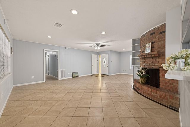 2107 Old Alvin Road, Pearland, TX 77581