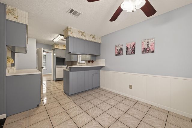 2107 Old Alvin Road, Pearland, TX 77581