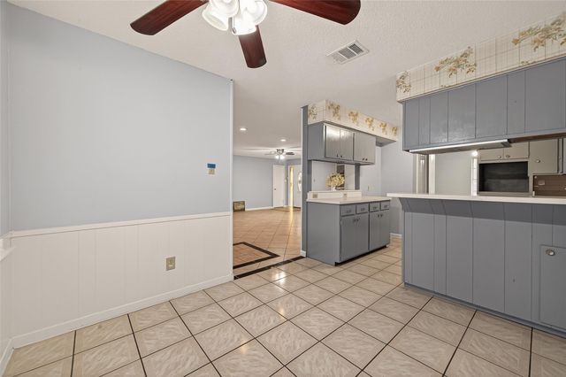 2107 Old Alvin Road, Pearland, TX 77581