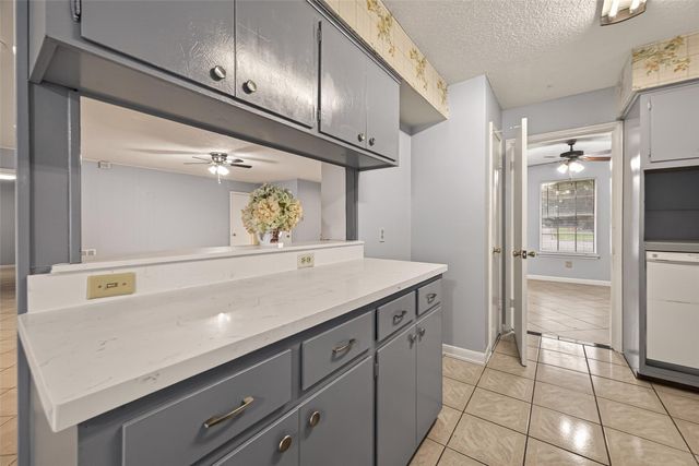 2107 Old Alvin Road, Pearland, TX 77581