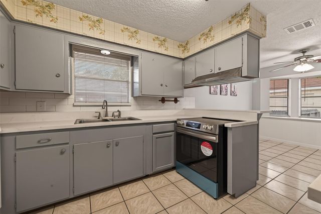 2107 Old Alvin Road, Pearland, TX 77581