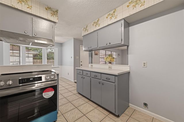 2107 Old Alvin Road, Pearland, TX 77581