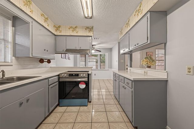 2107 Old Alvin Road, Pearland, TX 77581