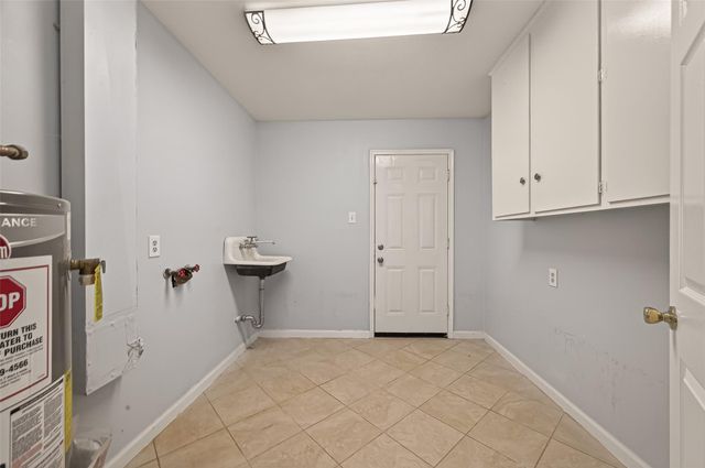 2107 Old Alvin Road, Pearland, TX 77581