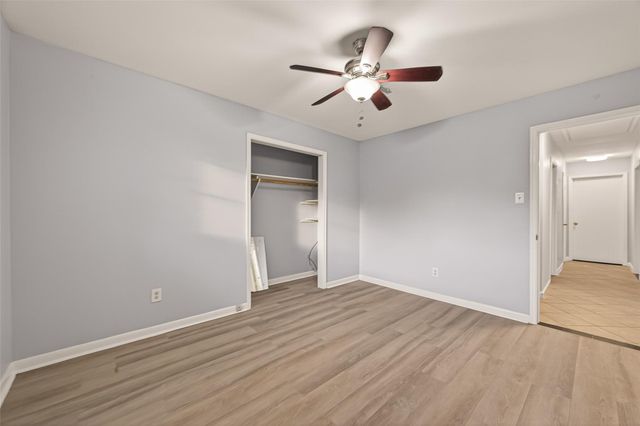 2107 Old Alvin Road, Pearland, TX 77581