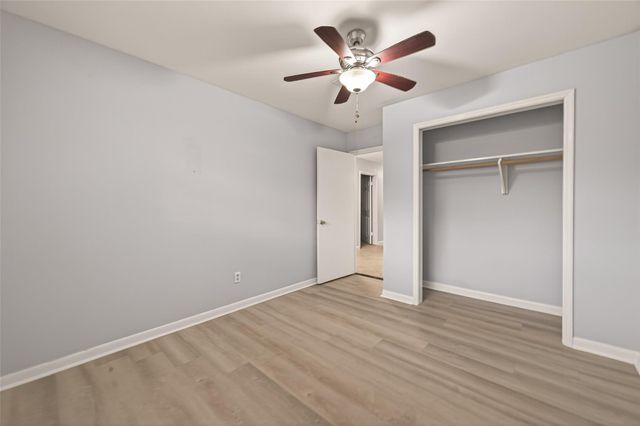 2107 Old Alvin Road, Pearland, TX 77581