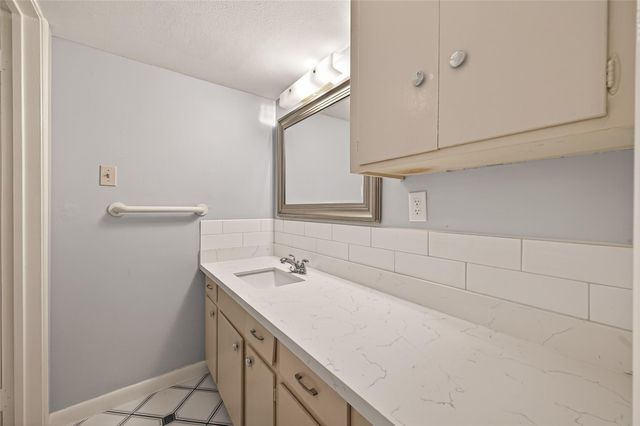 2107 Old Alvin Road, Pearland, TX 77581