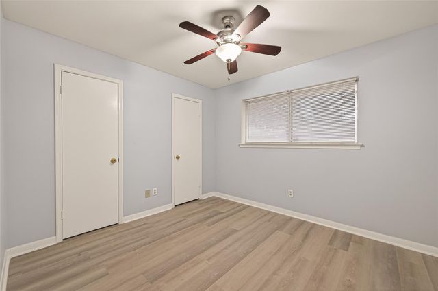 2107 Old Alvin Road, Pearland, TX 77581