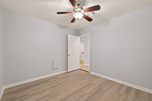 2107 Old Alvin Road, Pearland, TX 77581