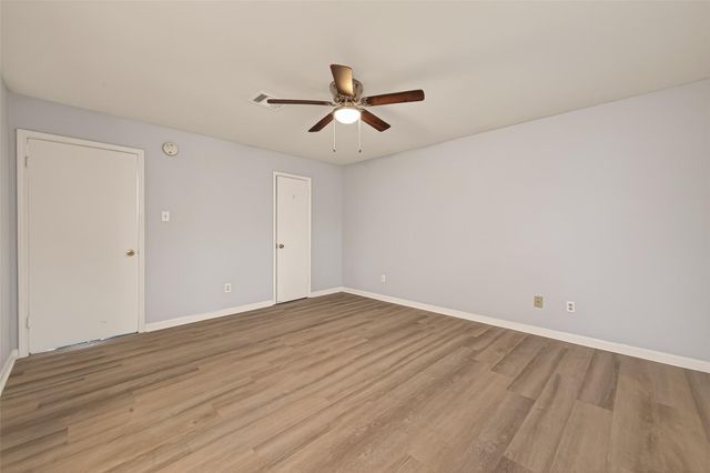 2107 Old Alvin Road, Pearland, TX 77581