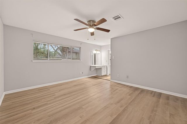 2107 Old Alvin Road, Pearland, TX 77581