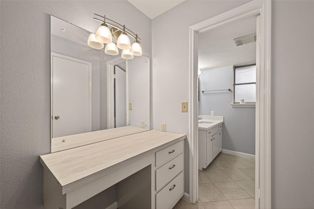 2107 Old Alvin Road, Pearland, TX 77581