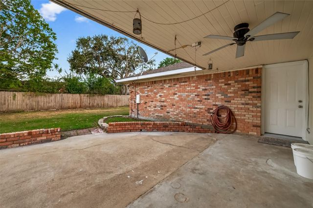 2107 Old Alvin Road, Pearland, TX 77581