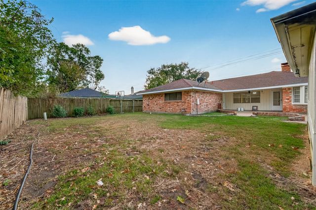2107 Old Alvin Road, Pearland, TX 77581