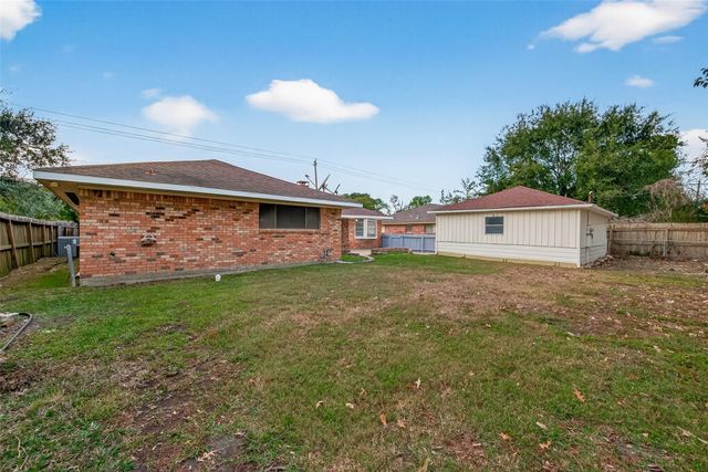 2107 Old Alvin Road, Pearland, TX 77581
