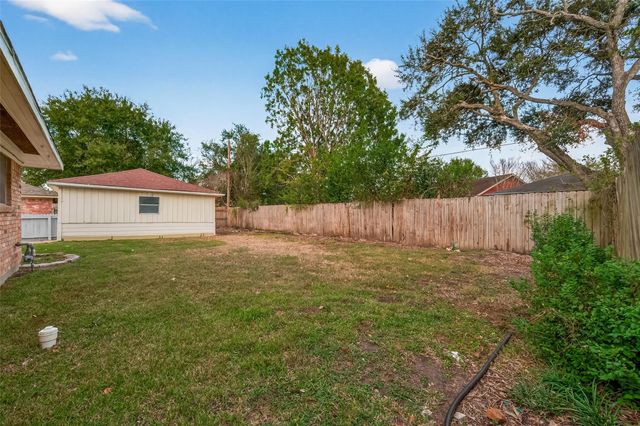 2107 Old Alvin Road, Pearland, TX 77581