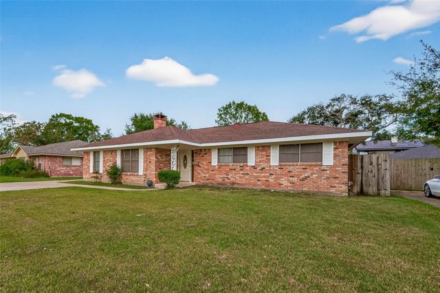 2107 Old Alvin Road, Pearland, TX 77581