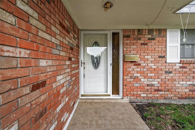 2107 Old Alvin Road, Pearland, TX 77581