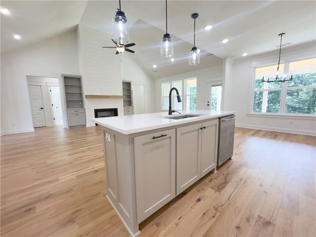 24 Roxburgh Drive, Bella Vista, AR 72715