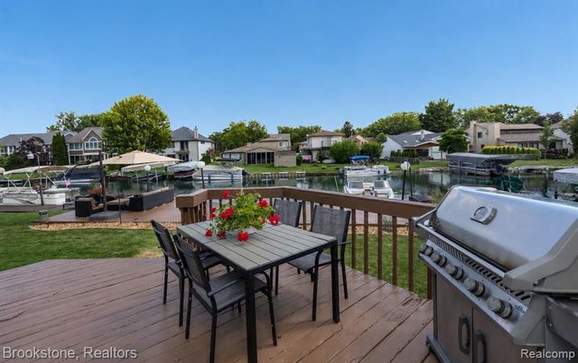 1839 Rustic, Keego Harbor, MI 48320