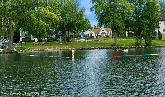 1839 Rustic, Keego Harbor, MI 48320