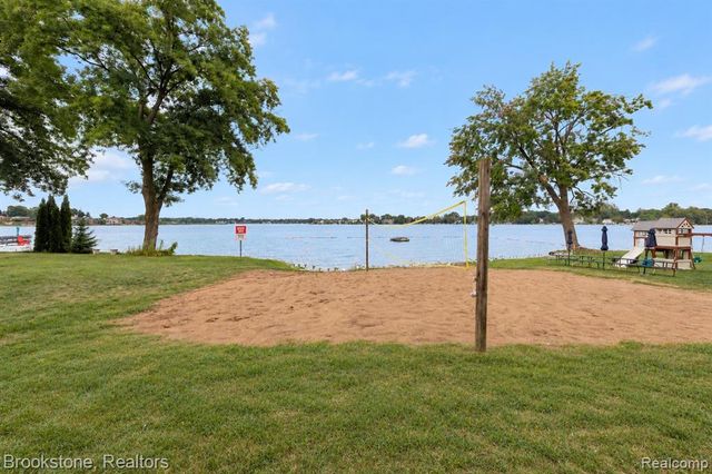 1839 Rustic, Keego Harbor, MI 48320