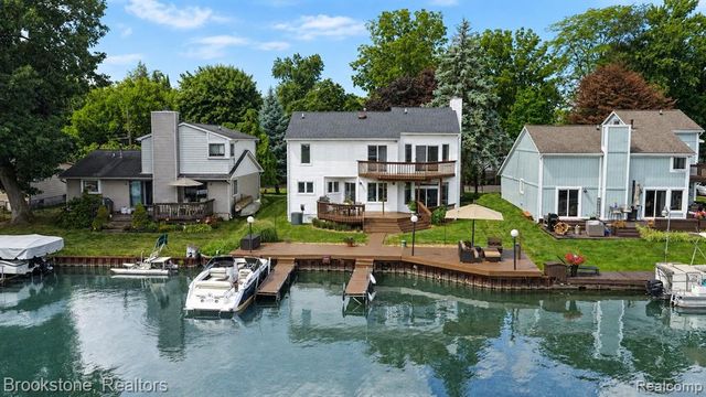 1839 Rustic, Keego Harbor, MI 48320
