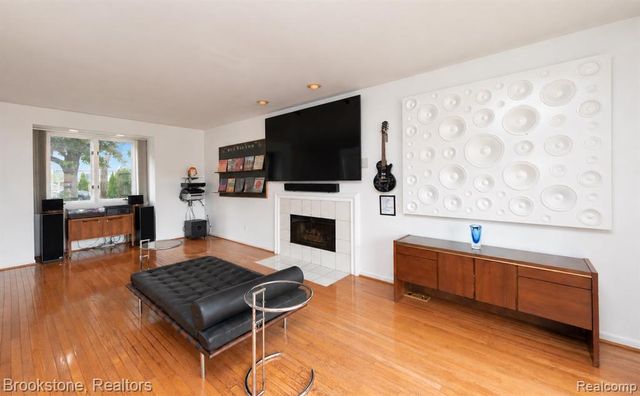 1839 Rustic, Keego Harbor, MI 48320