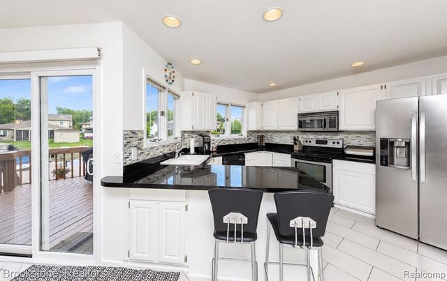 1839 Rustic, Keego Harbor, MI 48320