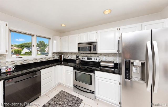 1839 Rustic, Keego Harbor, MI 48320