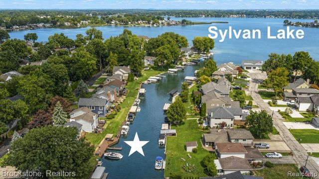 1839 Rustic, Keego Harbor, MI 48320
