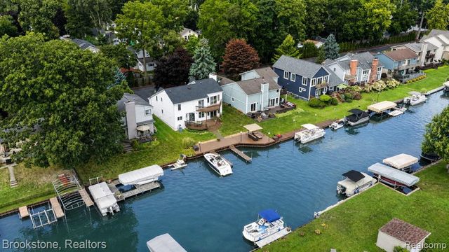 1839 Rustic, Keego Harbor, MI 48320