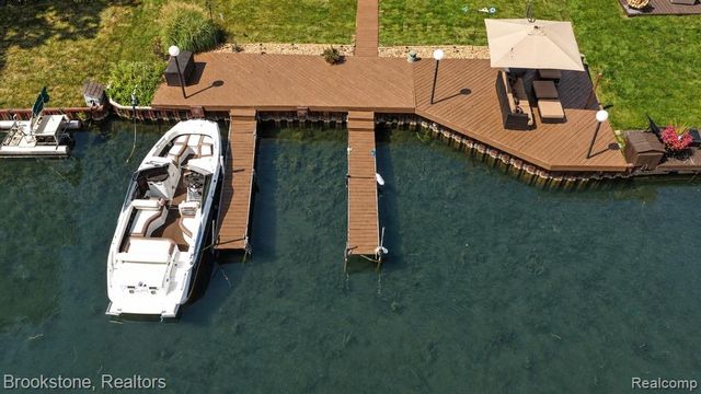 1839 Rustic, Keego Harbor, MI 48320