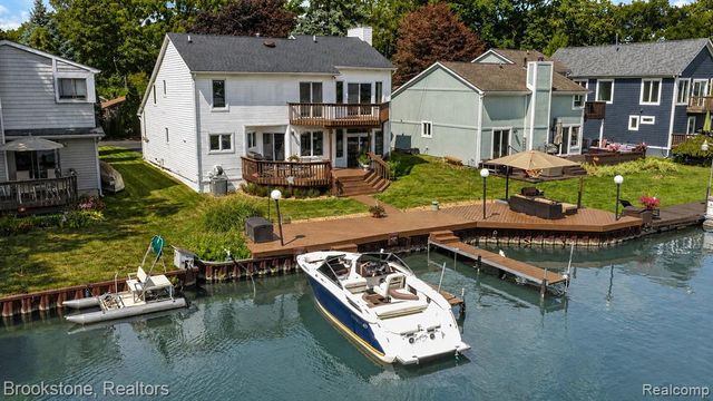 1839 Rustic, Keego Harbor, MI 48320