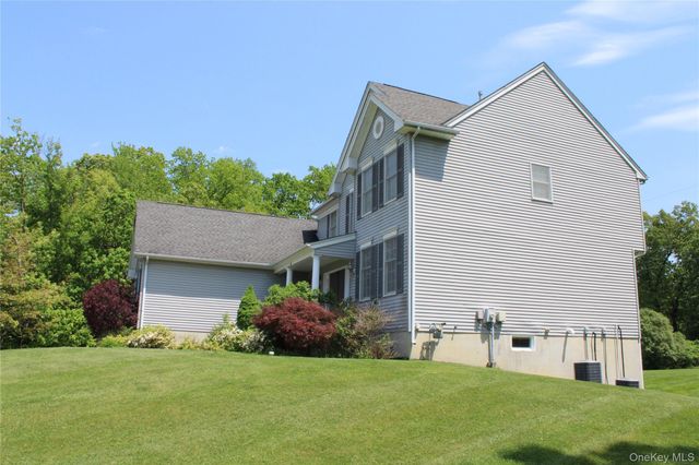 10 Doolin Court, Wappingers Falls, NY 12590