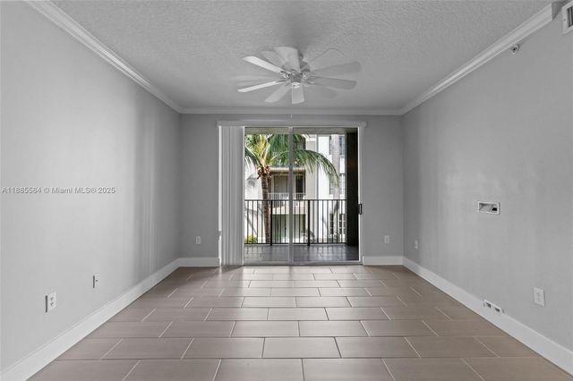 6861 SW 44th St 204, Miami, FL 33155