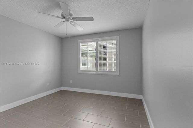 6861 SW 44th St 204, Miami, FL 33155