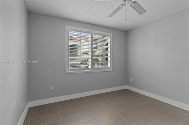 6861 SW 44th St 204, Miami, FL 33155