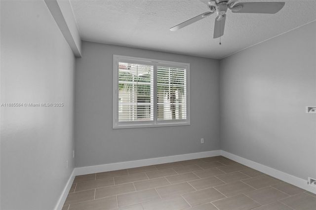 6861 SW 44th St 204, Miami, FL 33155