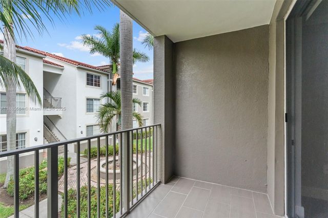 6861 SW 44th St 204, Miami, FL 33155