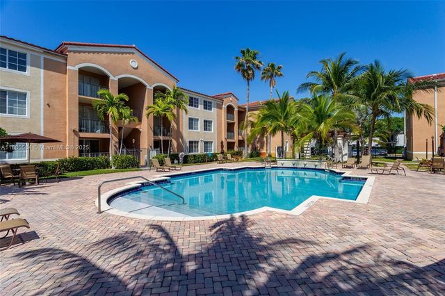 6861 SW 44th St 204, Miami, FL 33155