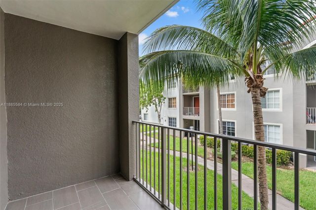 6861 SW 44th St 204, Miami, FL 33155